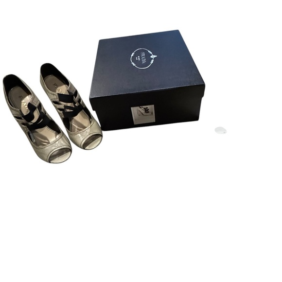 Prada iridescent beige white Heels with Chunky High Heel and Peep-Toe Design Y2K - Picture 7 of 13